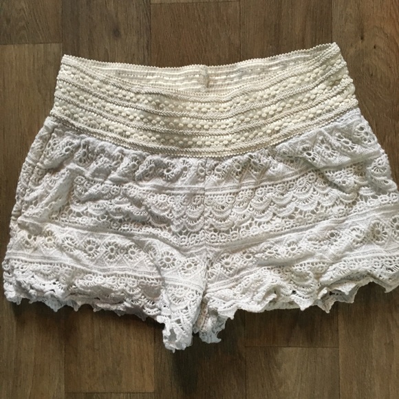 Rewind Pants - White lace shorts